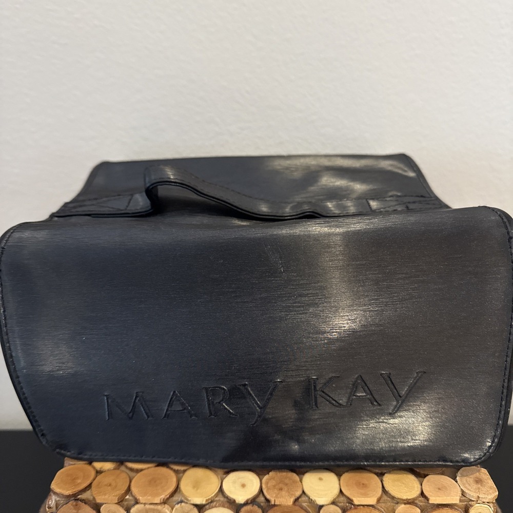 Mary Kay Roll Up Hanging Cosmetic/Toiletries Travel Bag with 4 Removable Pouches